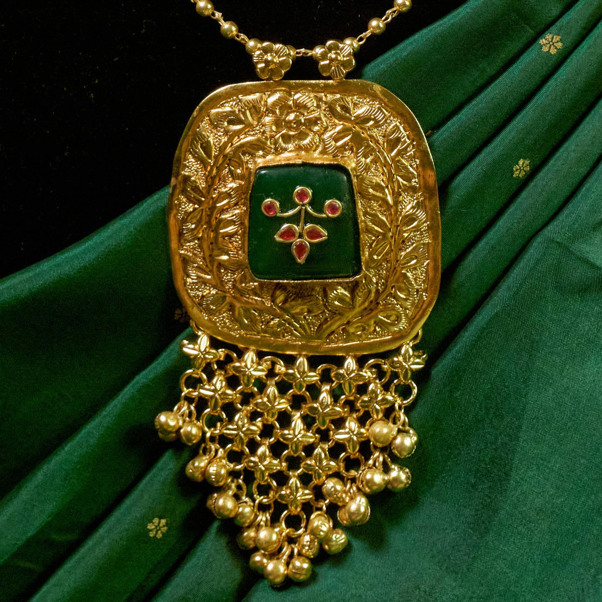 Vrinda Pendant view 2