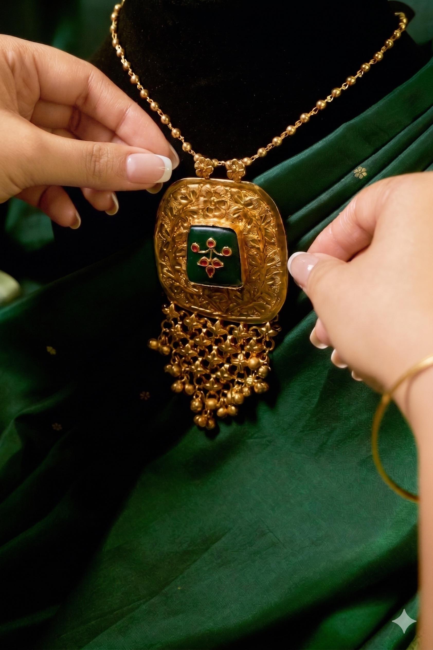 Vrinda Pendant view 3